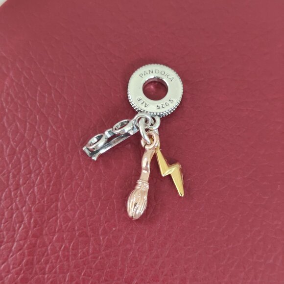 Harry Potter, Glasses, Nimbus 2000 & Lightning Bolt Dangle Charm w/box - Picture 2 of 6